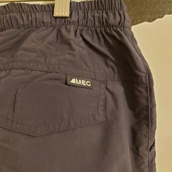 MEC outdoor pants with toggle tie - Picture 3 of 5